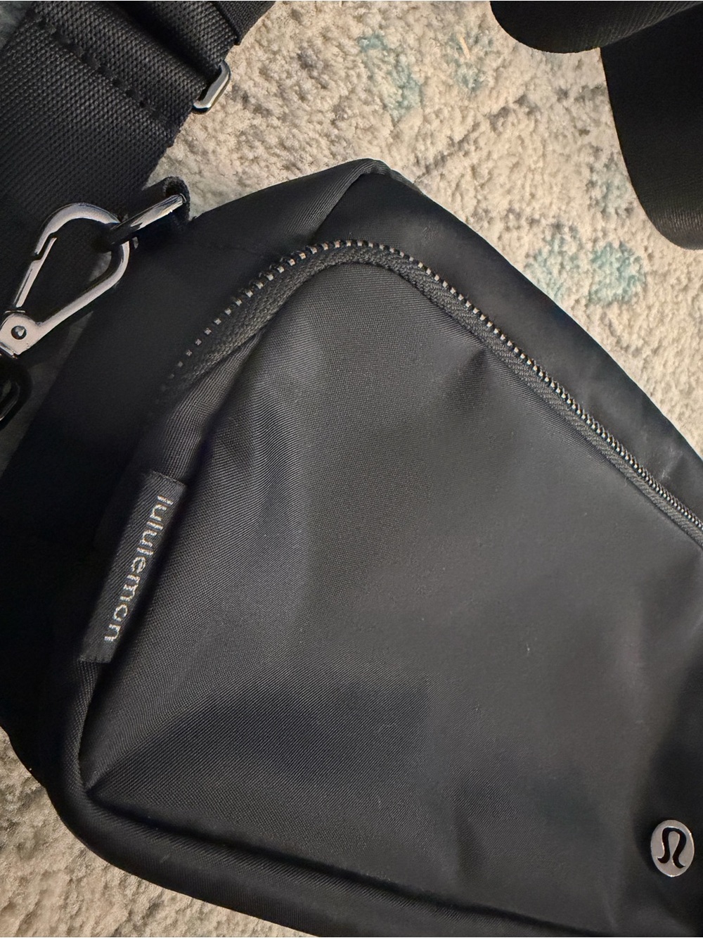 lululemon athletica Black 3L Crossbody Belt Bag - Picture 2 of 11